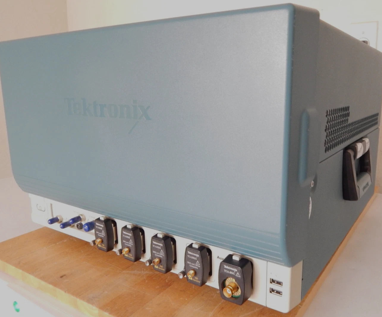 Tektronix DSA73304D 33GHz 100GS/s DSA oscilloscope WIN 10, NIST cal. w/ data Tektronix DSA73304D 33GHz 100GS/s DSA oscilloscope WIN 10, NIST cal. w/ data